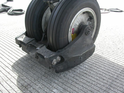 Photo 5. View of Nose Landing Gear Spray Deflector