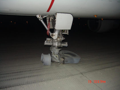 Photo 01. Nose gear on N331NW as Viewed From Left Side of the Aircraft.