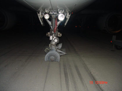 Photo 02. Nose Gear on N331NW as Viewed From the Nose of the Aircraft.