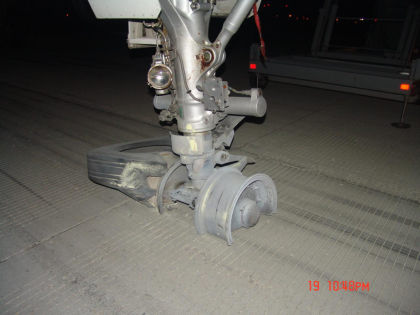 Photo 03. Nose Gear on N331NW as Viewed From the Right Front of the Aircraft.