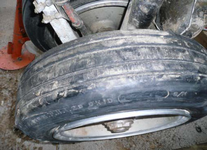 Figure 4 - Photograph of the rupture in the right nose gear tire (right)