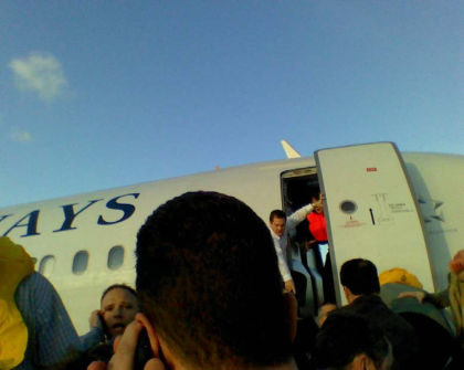 Photo 3. Passenger 6D holding open door 1R (Courtesy: Passenger 3D)
