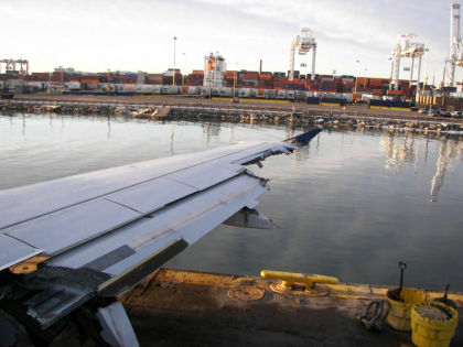 Photo 22 — Missing right hand aileron.