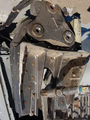 Photo 26 — Right hand pylon, aft bulkhead fracture.