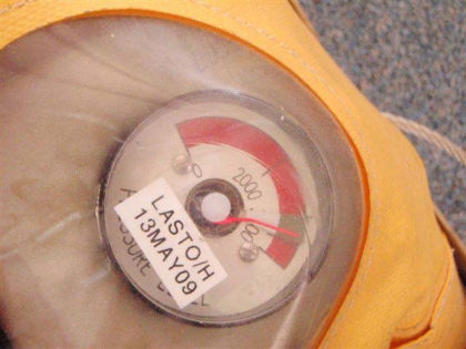 2. Photograph showing the 1R evacuation slide inflation bottle pressure gauge, fully charged.