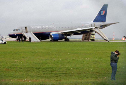 United Airlines A320 Emergency Landing — page 110 of 212 (4 of 6)