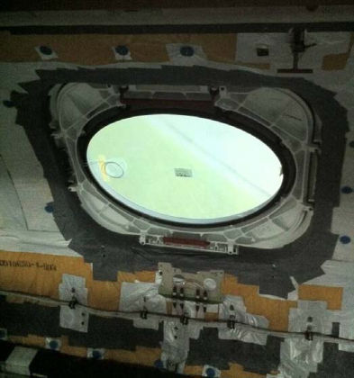 Photograph 15: Installed overwing emergency exit door from interior, T-handle in upper right