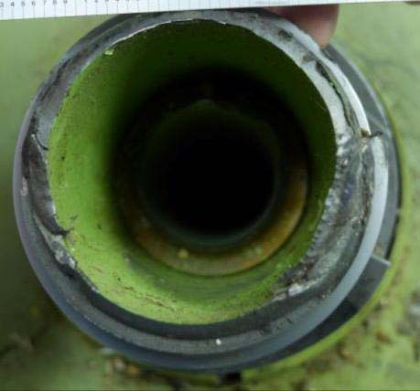 Figure 27: End view of fractured ballscrew Figure 28: End view of fractured safety rod One of the legs of the upper gimble support structure was distorted and fractured; see Figure 29, Figure 31 and Figure 32. The majority of the ballscrew 