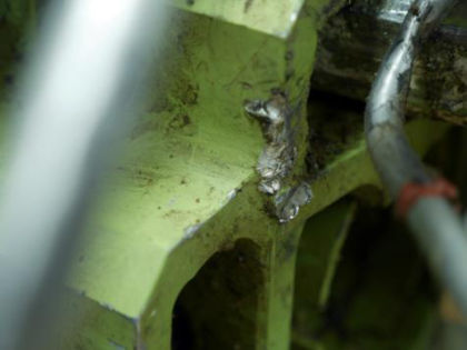 Figure 54: Lower gimble damage