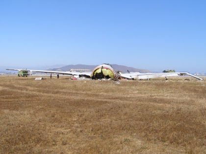 Photo 4. Aft of airplane from the 6 o’clock position.