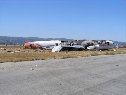 Photo 5. Right side of airplane from the 3 o’clock position.