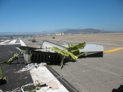 Photo 22: Right hand side horizontal stabilizer and jackscrew.