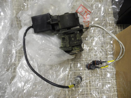 Figure 3: Right Autothrottle Assembly The label information from the components was as follows: Thrust Lever Assembly: P/N: 254W2000-9008A ID Number: 000107889 Left Thrust Lever Assembly: P/N: 254W2001-9A ID Number: 000107438 Right Thrust L