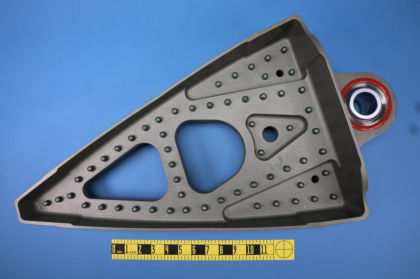 7AA - PHOTOS OF EXEMPLAR MD-11 PYLON AFT MOUNT BULKHEAD — page 2 of 11