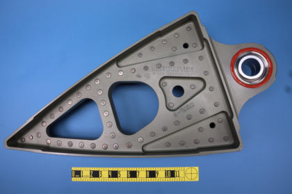 7AA - PHOTOS OF EXEMPLAR MD-11 PYLON AFT MOUNT BULKHEAD — page 3 of 11