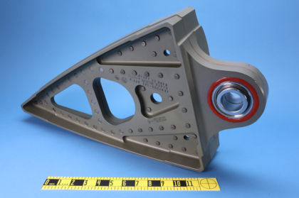 7AA - PHOTOS OF EXEMPLAR MD-11 PYLON AFT MOUNT BULKHEAD — page 5 of 11