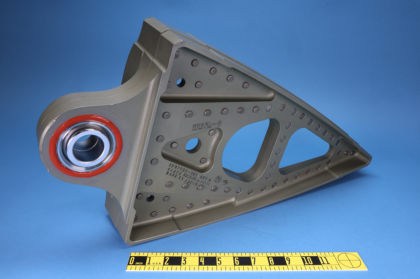7AA - PHOTOS OF EXEMPLAR MD-11 PYLON AFT MOUNT BULKHEAD — page 7 of 11