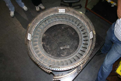 Photo 13: 2nd stage turbine vanes all in place in the HPT case (P&W)