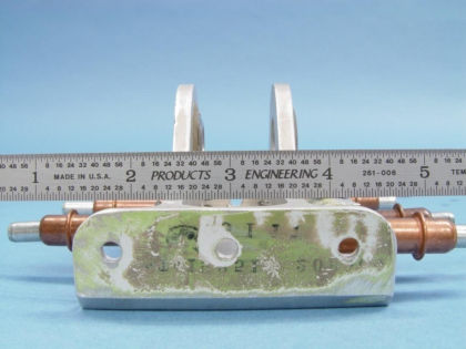 Figure 6: Relative height of N494AE outboard lower stop L-bracket relative to the hinge fitting