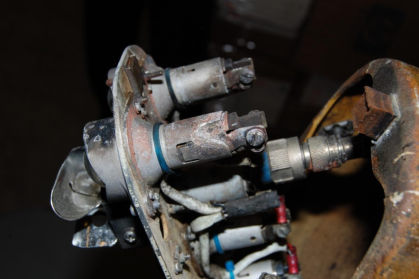 Figure 13 Damage to nav light base near screw